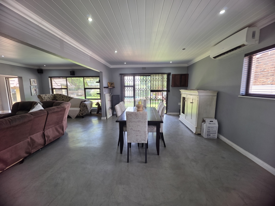 To Let 6 Bedroom Property for Rent in Riebeeckstad Free State